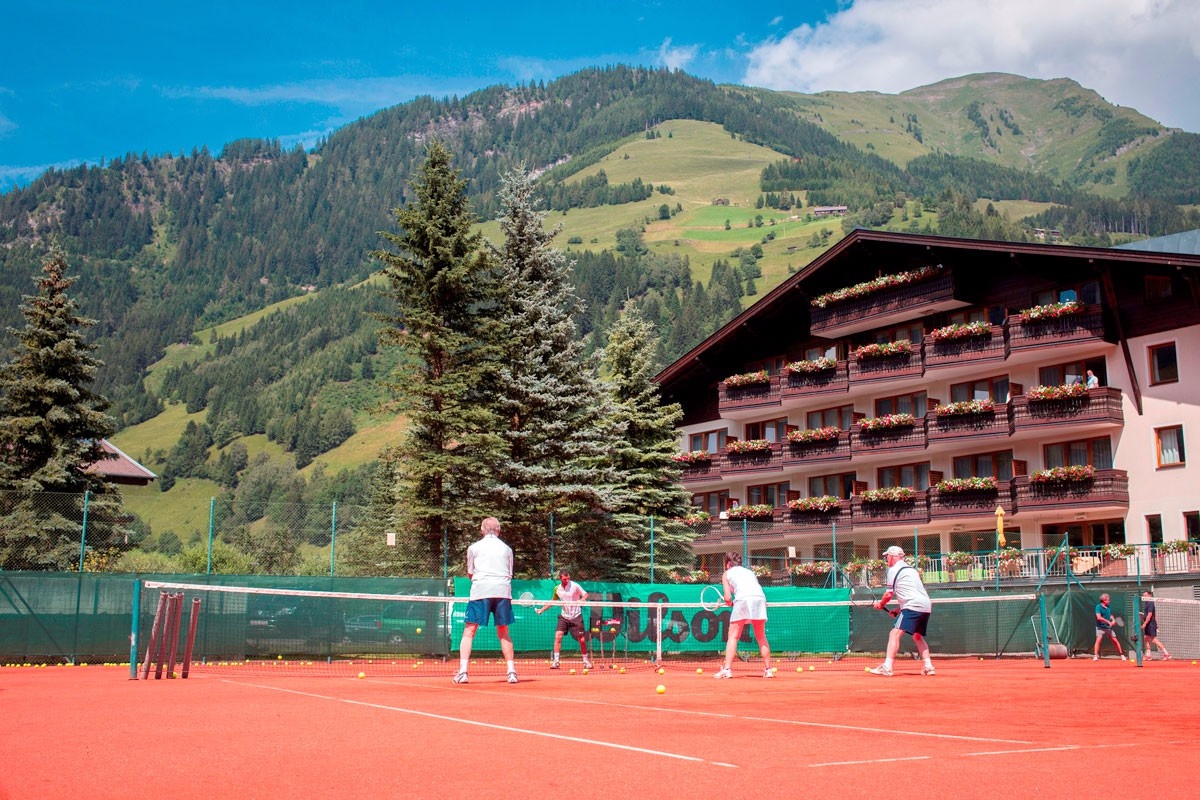 <b>Tennishotel Rauriserhof - Tennis direkt am Hotel
