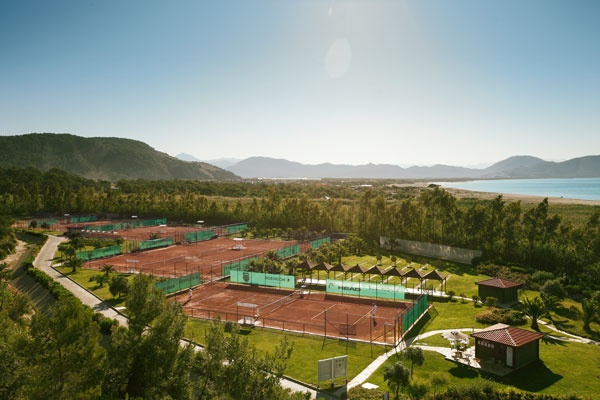 <b>Tennisanlage mit 8 Courts (Sand)